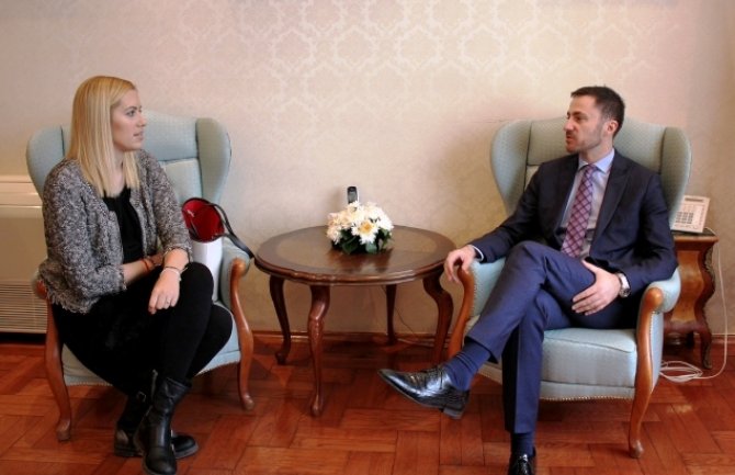 Cetinjanka i njen sin prebrodili zdravstvene probleme: Bogdanović pozdravio hrabru odluku mlade majke 