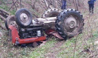 Traktorom udario u bagrem, ispao iz sjedišta i poginuo