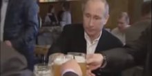 Evo kako to izgleda kad Putin izađe na piće sa prijateljima (VIDEO)