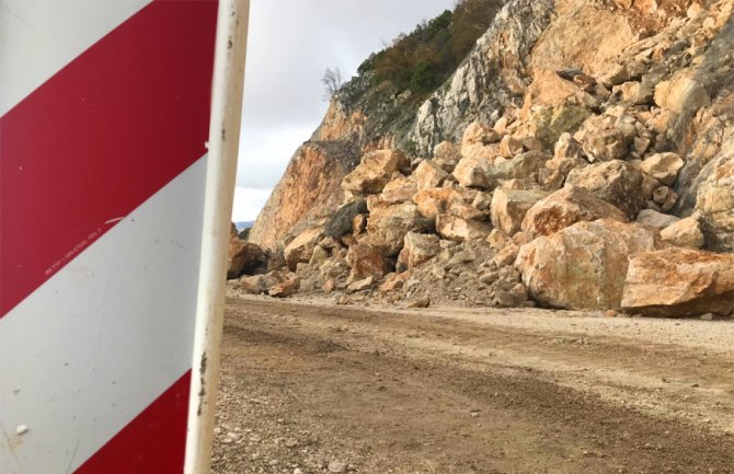 Obustava saobraćaja prema Budvi mogla bi potrajati do vikenda?