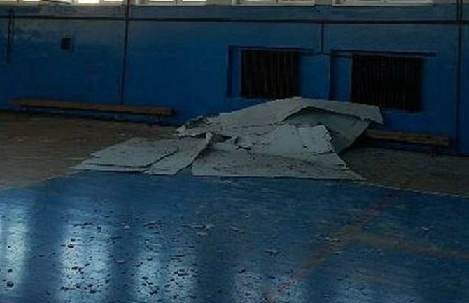 Srušio se plafon u OŠ „Ratko Žarić“ u Nikšiću