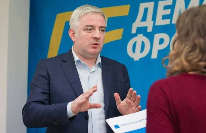 Rok istekao u podne, DF se vraća u Parlament