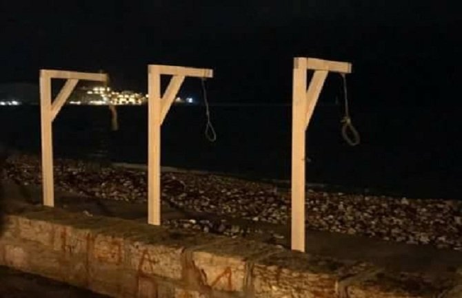 Bar: Zna li neko o čemu se radi?