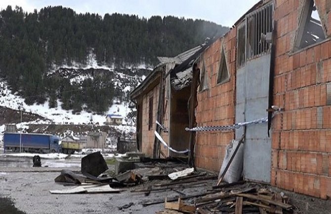 Vatrogascima ukrali crijeva dok su gasili vatru