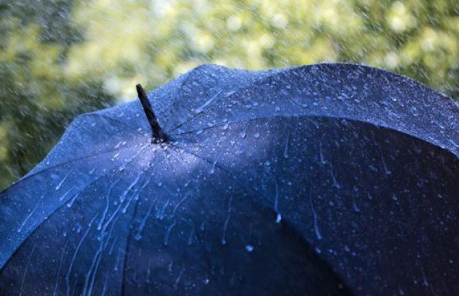 Oblačno, mjestimično kiša i pljusak sa grmljavinom