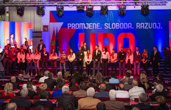 URA: Administrativni odbor juče prikazao scenu iz sjevernokorejske skupštine