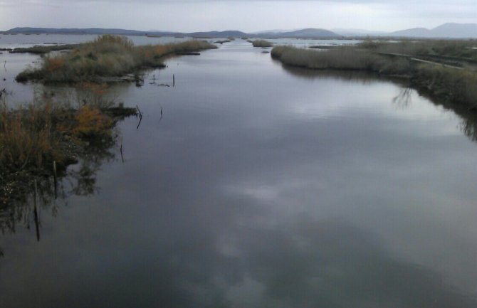 Pumpe intenzivno ispumpavaju vodu iz solanskih bazena
