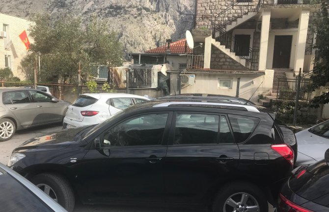 Pretresi u KO i PG: Oduzeti oružje, municija, eksplozivne materije, vozila, novac i dokumenta, dvoje uhapšeno