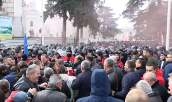 Tirana: U sukobu policije i pristalica albanske opozicije nekoliko povrijeđenih