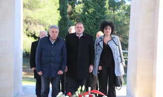 Demokrate položile vijenac na spomenik na Gorici