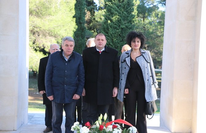 Demokrate položile vijenac na spomenik na Gorici