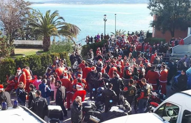 Djeda mrazevi na motorima uručili poklone djeci iz Bijele