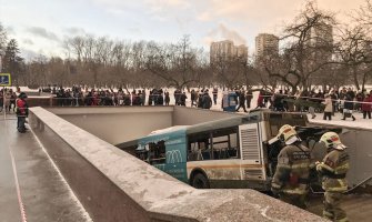 Moskva: Autobus uletio u podzemni prolaz, četvoro poginulih (FOTO)