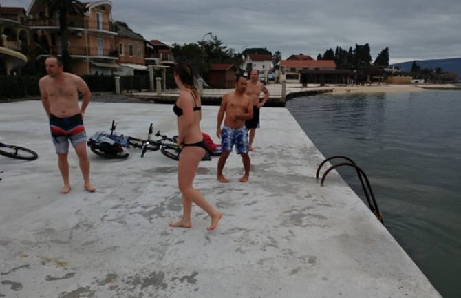 Tivat: Turisti se okupali u prvom danu 2018. godine