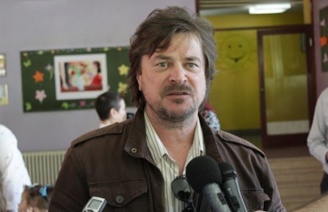 Oglasio se Alen Islamović nakon incidenta u Budvi 