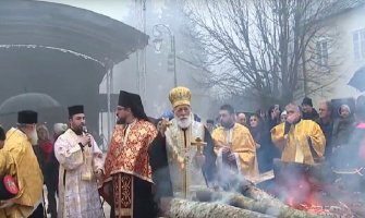 Nalaganje badnjaka na Cetinju na dvije lokacije