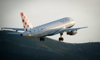 Grom udario u avion Croatia Airlinesa