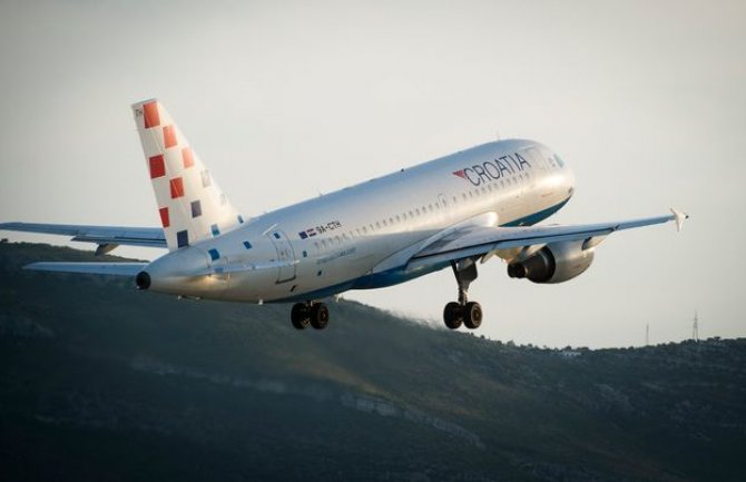 Grom udario u avion Croatia Airlinesa