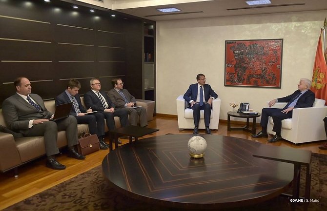 Besiks grupa zainteresovana za aerodrome i most na Verigama