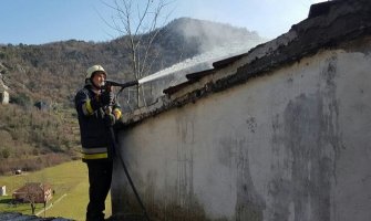 Sedmočlana porodica iz Crmnice ostala bez krova nad glavom