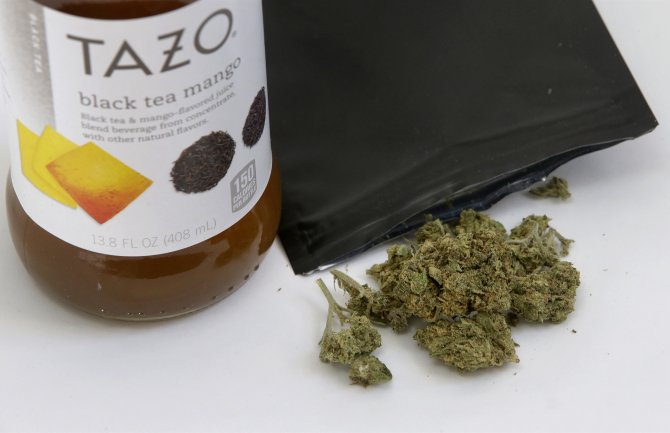 SAD: Uz flašicu voćnog soka ili majicu gratis džoint