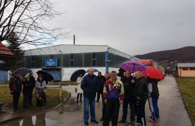 Opet propao tender, radnici Bjelasice Rade razočarani: Samo je nama stalo da fabrika radi