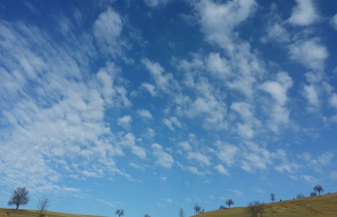 Promjenljivo oblačno i suvo, do 14 stepeni