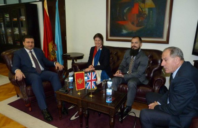 Ambasadorka Kemp u Bijelom Polju: Pomoći mladima pri zapošljavanju