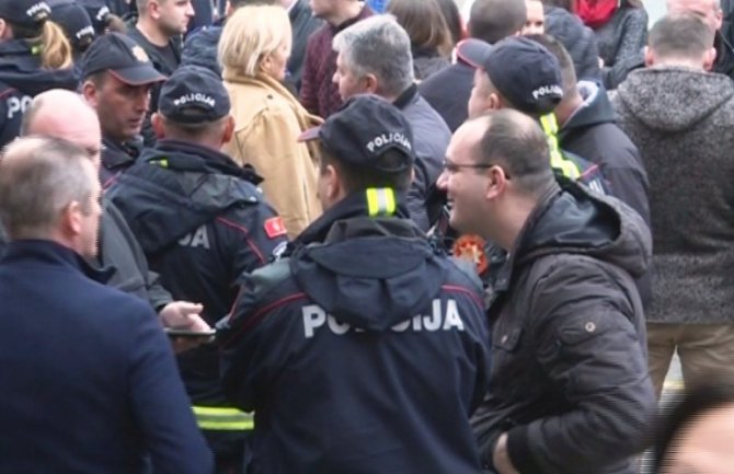 Batina je izgleda izašla iz policijskog raja