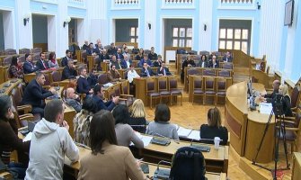 Dio opozicije neće prisustvovati sjednici lokalnog parlamenta