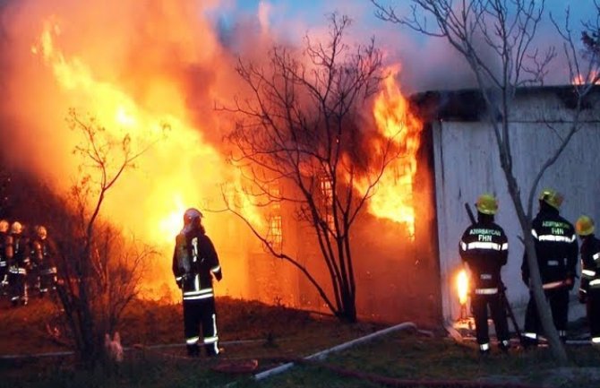 Požar na klinici za odvikavanje, 30 mrtvih(VIDEO)