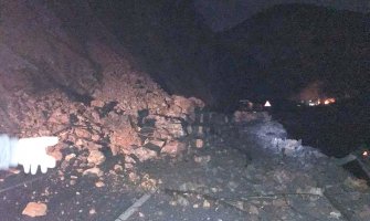 Odron kod Dobrakova, saobraćaj u prekidu