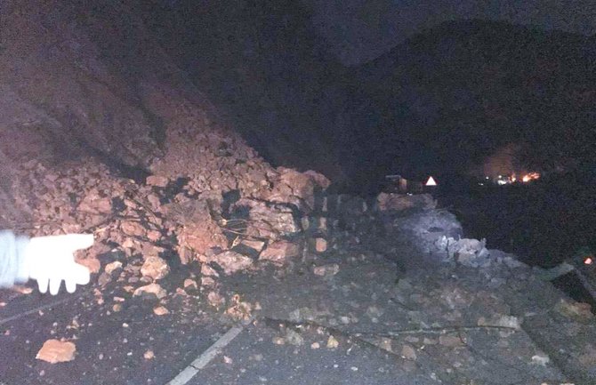 Odron kod Dobrakova, saobraćaj u prekidu