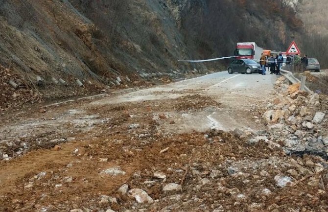 Dobrakovo: Prolazak u hitnim situacijama, saobraćaj pušten na kratko