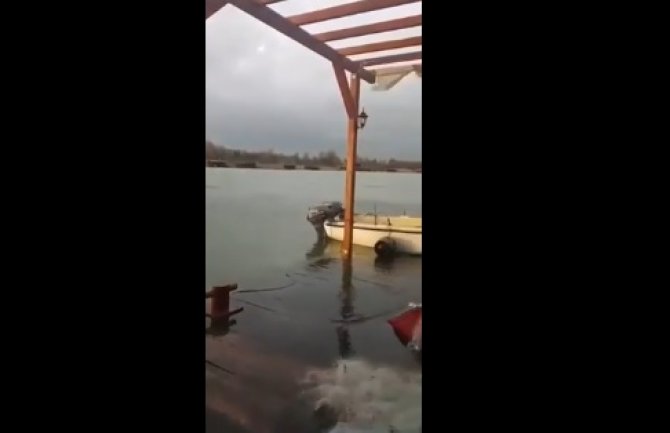 Raste nivo rijeke Bojane, opasnost od poplava (VIDEO)