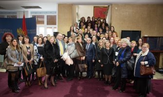  8. martu vratiti suštinu, da se slavi borba žena za ravnopravnost