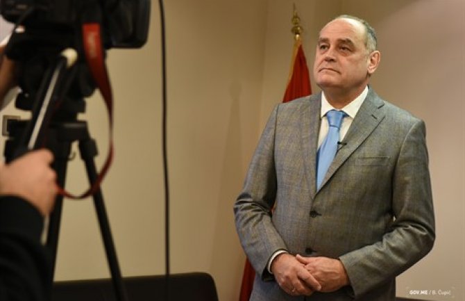 Simović: Mijenjamo skupe kredite povoljnim kreditima