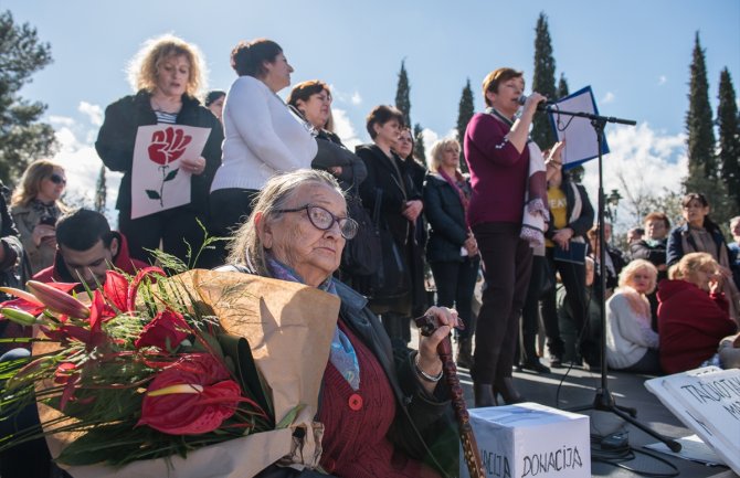 Opozicija obećala da će vratiti isplatu naknada kada dođe na vlast