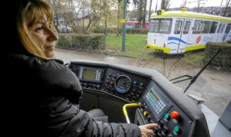 Almedina vozi tramvaj u Sarajevu: Nije strašno kao što izgleda, volim svoj posao