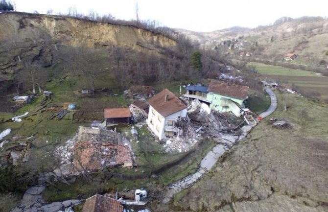 Hrvatska: Refika ostala bez kuće zbog poplava, nadležni joj donijeli tabletu za smirenje i andol