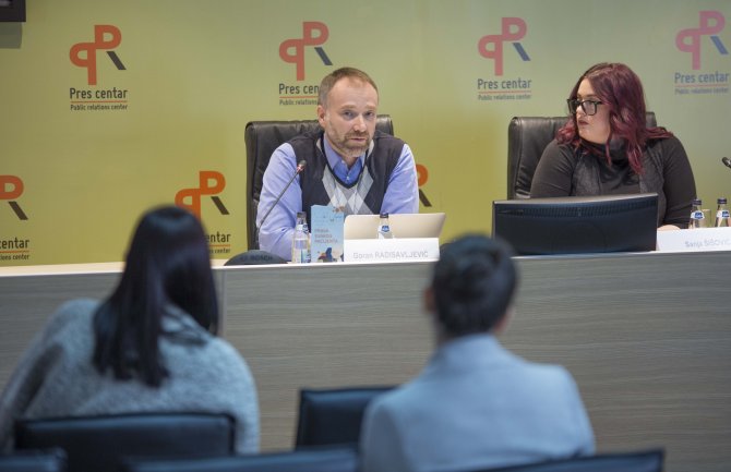 Ulagati u preventivne servise za seksualne radnice, osobe koje injektiraju droge i gej populaciju