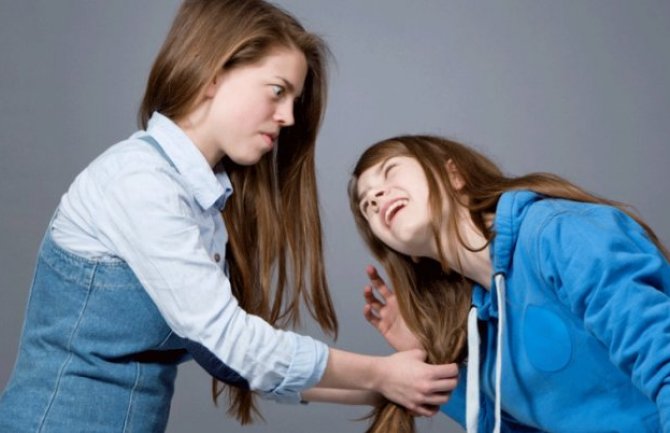 Rožaje: Potukle se srednjoškolke u učionici