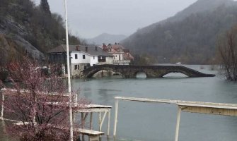Rijeka Crnojevića: Voda ulazi u objekte, poplavljenih područja ima i u barskoj opštini