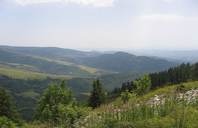 Akcija Gorske službe: Mještanin upao u jamu, traga se za njim