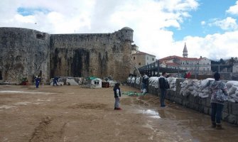 Budva: More se povuklo, situacija pod kontrolom