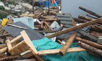 Nevrijeme u Perazića dolu: Talasi  ,,progutali“ restoran