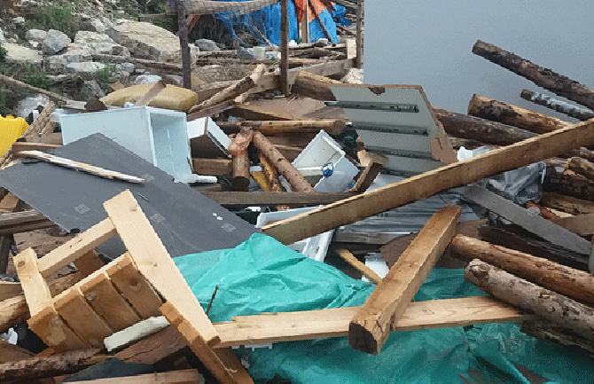 Nevrijeme u Perazića dolu: Talasi  ,,progutali“ restoran