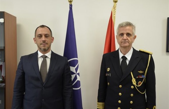 Posvećeni ulaganjima u procese modernizacije opreme i edukacije zaposlenih u Ministarstvu i Vojsci