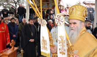 Amfilohije: NATO stid i sram crnogorske vlasti, neka se ugledaju na djecu u Danilovgradu