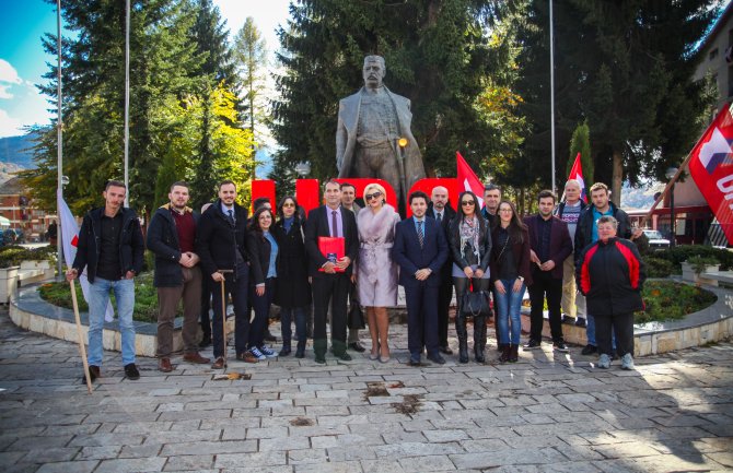 URA: U Mojkovcu gase škole, protjeruju doktore a radnici gradske administracije prave koktel za novu funkciju Dejana Medojevića